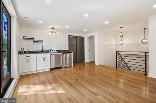 102 Ritchie Ave, Silver Spring MD  20910-5112 exterior