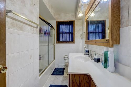 9600 Morgan Ave, Milwaukee WI  53228-1427 exterior