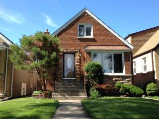 7342 Cullom Ave, Chicago, IL 60706-1124