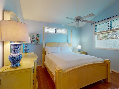 1994 Alaeloa St, Honolulu HI 96821-1021 exterior