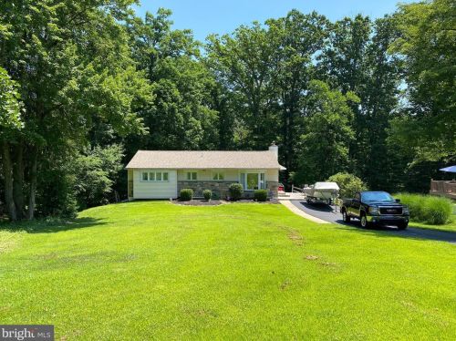 48 War Admiral Ln, Media, PA 19063-5239