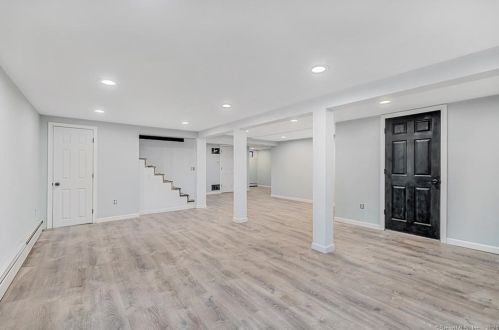 123 Clover St, Windsor CT 06095-3707 exterior