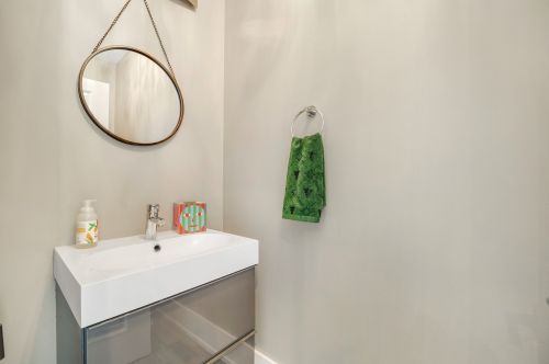 2536 Linden Pl, Chicago IL 60647-2626 exterior