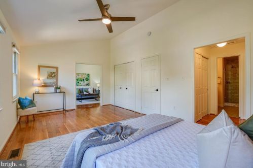 10135 Crestberry Pl, Bethesda MD 20817-1266 exterior