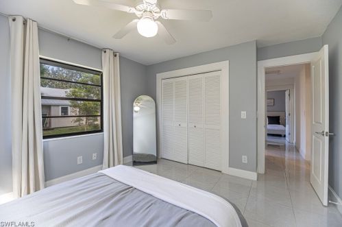 155 Old Tamiami Trl, Naples FL 34110-1170 exterior