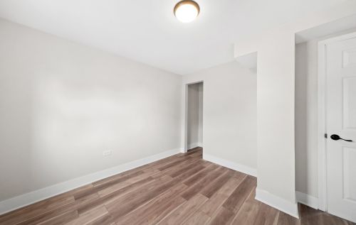 8642 Kingston Ave, Chicago IL  60617-2439 exterior