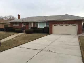 7946 Catherine Ave, Chicago, IL 60656-1612