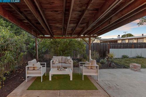 1325 Linden Dr, Concord CA  94520-4017 exterior