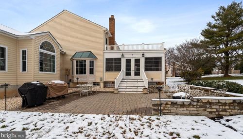 19840 Meredith Dr, Rockville MD 20855-2426 exterior