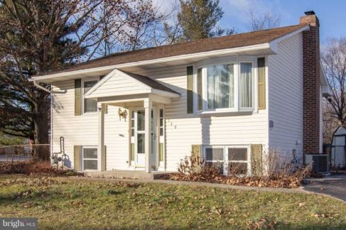 520 Lakeview Cir, Littlestown, PA 17340-1702