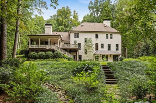 2817 Dover Rd, Atlanta GA 30327-1209 exterior