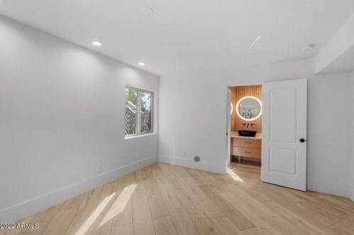 1825 Cinnabar Ave, Phoenix AZ  85020-1916 exterior