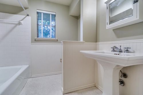 6937 Delmeta Dr, Dallas TX 75248-5529 exterior