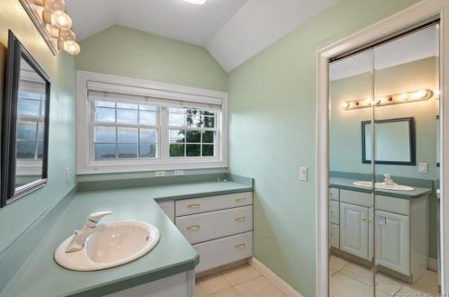 971 Farms Rd, Wallingford CT 06492-1807 exterior