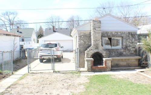 505 73 St, Milwaukee WI 53219-1212 exterior