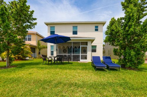 713 Leonardo Cir, Fort Pierce FL  34986-4355 exterior