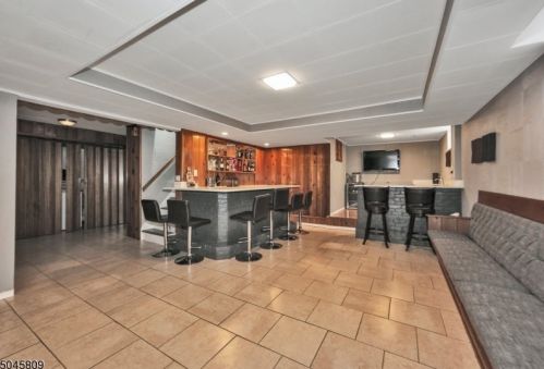 18 Roosevelt Ave, Hasbrouck Heights NJ 07604-1011 exterior