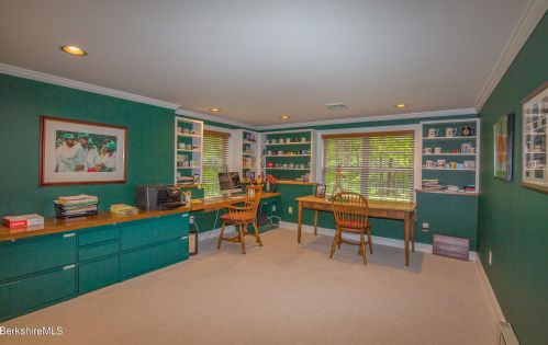 47 Fairwynds Dr, Lenox MA 01240-2729 exterior