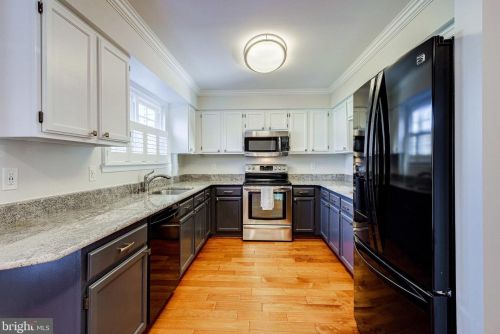 6026 Lands End Ln, Alexandria VA 22315-2669 exterior