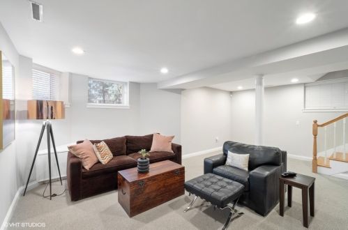 4425 Damen Ave, Chicago IL 60625-1701 exterior