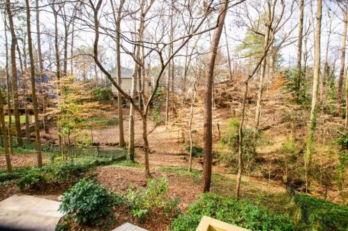 2356 Christophers Walk, Atlanta GA 30327-1110 exterior