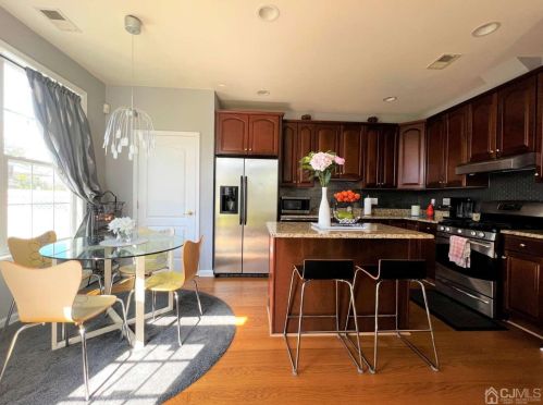 9 Edward Stec Blvd, Edison NJ 08837-7005 exterior