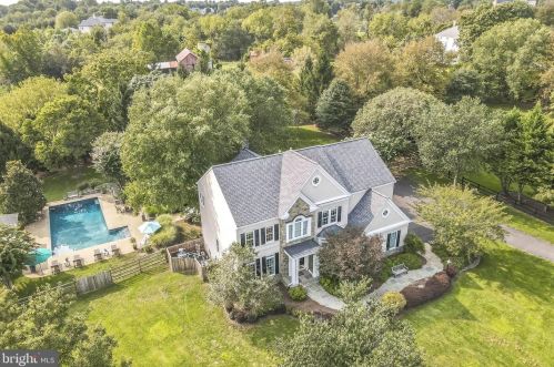 13606 Mt Prospect Dr, Rockville MD 20850-3510 exterior