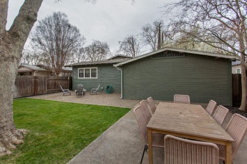 1207 Myrtle St, Turlock CA  95380-4933 exterior