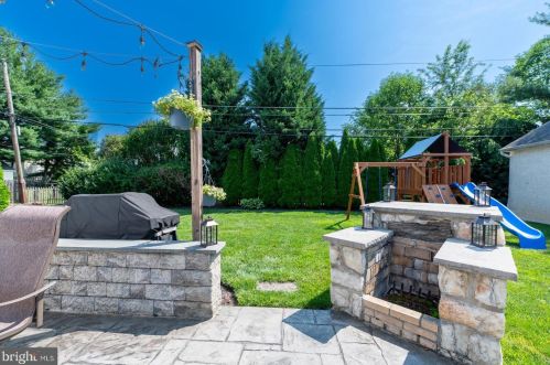 5 Lexington Ave, Pittsburgh PA 15215-3218 exterior