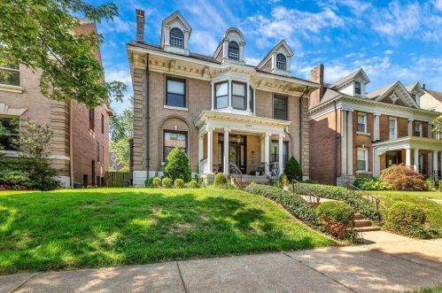 5226 Washington Pl, Saint Louis MO 63108-1116 exterior