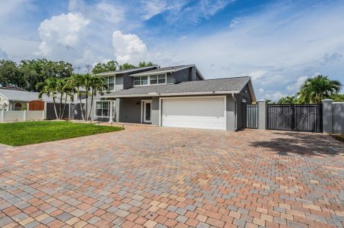 8201 Kirkwood Dr, Tampa FL  33634-2238 exterior