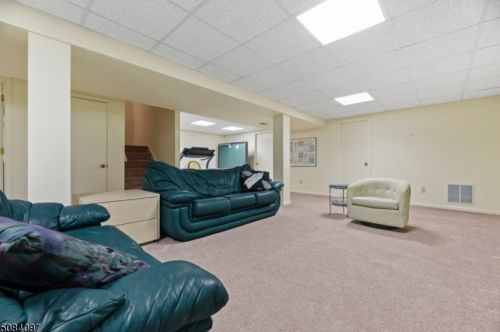 40 Winged Foot Dr, Livingston NJ 07039-8218 exterior