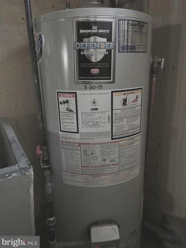 3126 Fairfield St, Philadelphia PA 19152-3406 exterior