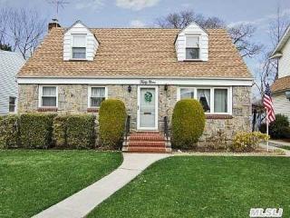 59 Saint Marks Pl, Valley Stream, NY 11580-4407