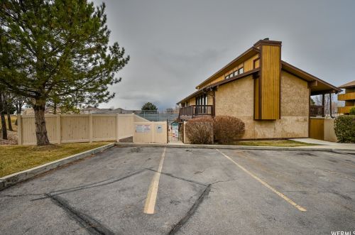 9179 Jefferson Pl, Sandy UT 84070-6625 exterior