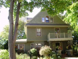 53 Oxford Rd, Newton, MA 02459-2407