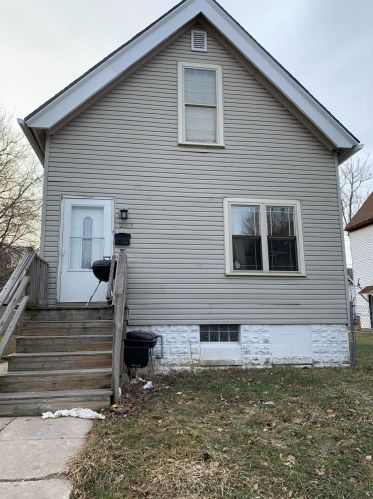 2857 25th St, Milwaukee, WI 53206-1114