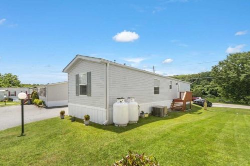 26 Heritage Cir, Patterson NY 12563-2625 exterior