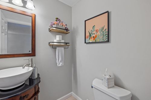 18 Great Fls Dr, Concord NH 03303-1594 exterior