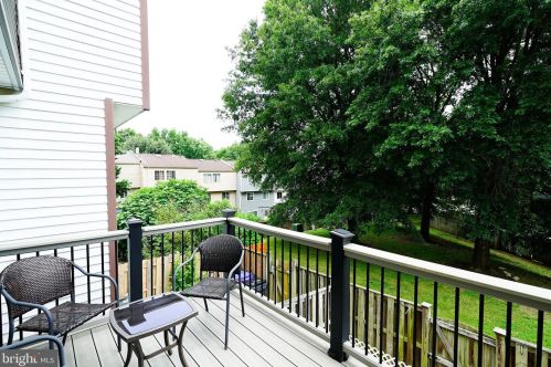 6841 Heatherway Ct, Alexandria VA 22315-3942 exterior