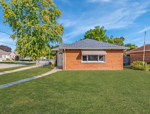 2120 Cornelia Ave, Waukegan, IL 60085-4643