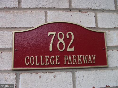 782 College Pkwy, Rockville, MD 20850-1930