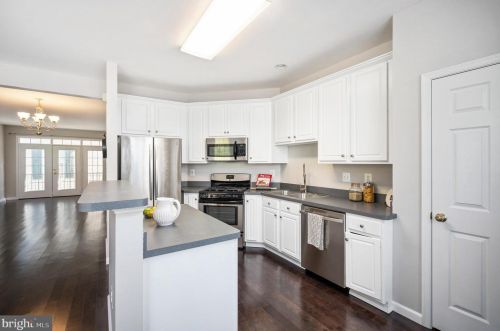 2335 Huntington Station Ct, Alexandria, VA 22303-1417