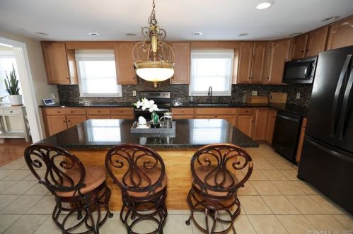 248 Carriage Way, Windsor CT 06095-2009 exterior