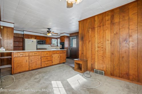 71 Ctr St, East Freehold NJ 07728-2430 exterior