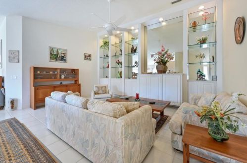 3592 El Verdado Ct, Naples FL 34109-1303 exterior