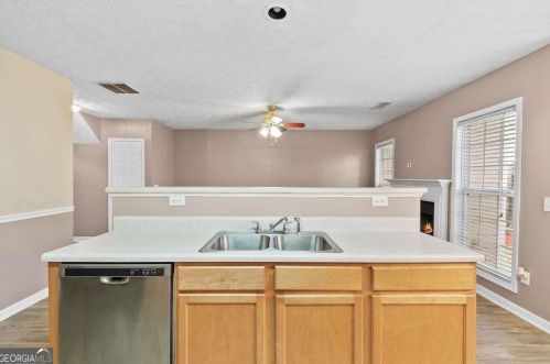 351 Parkview Manor Dr, Tucker GA  30084-8914 exterior