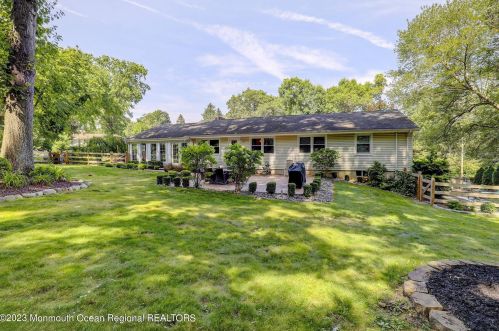 34 Iler Dr, Middletown NJ 07748-3323 exterior