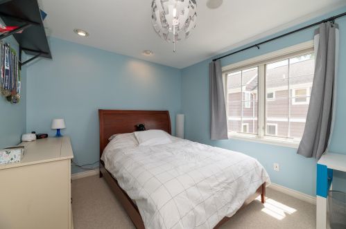 952 Eagle Lk Dr, Kalamazoo MI 49009-8429 exterior