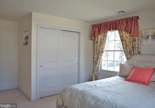 87 Leavitt Ln, Princeton NJ 08540-3921 exterior